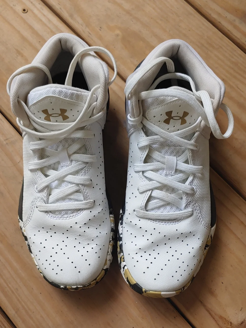 Under Armour Jet 21 Shoes EUC Youth Size 6 White And Black Sneakers